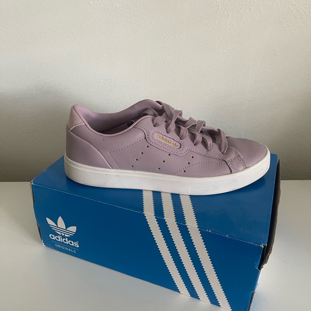 ADIDAS - SLEEK Women’s Sneaker.